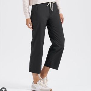 Wide legged Vuori Cropped Pants
